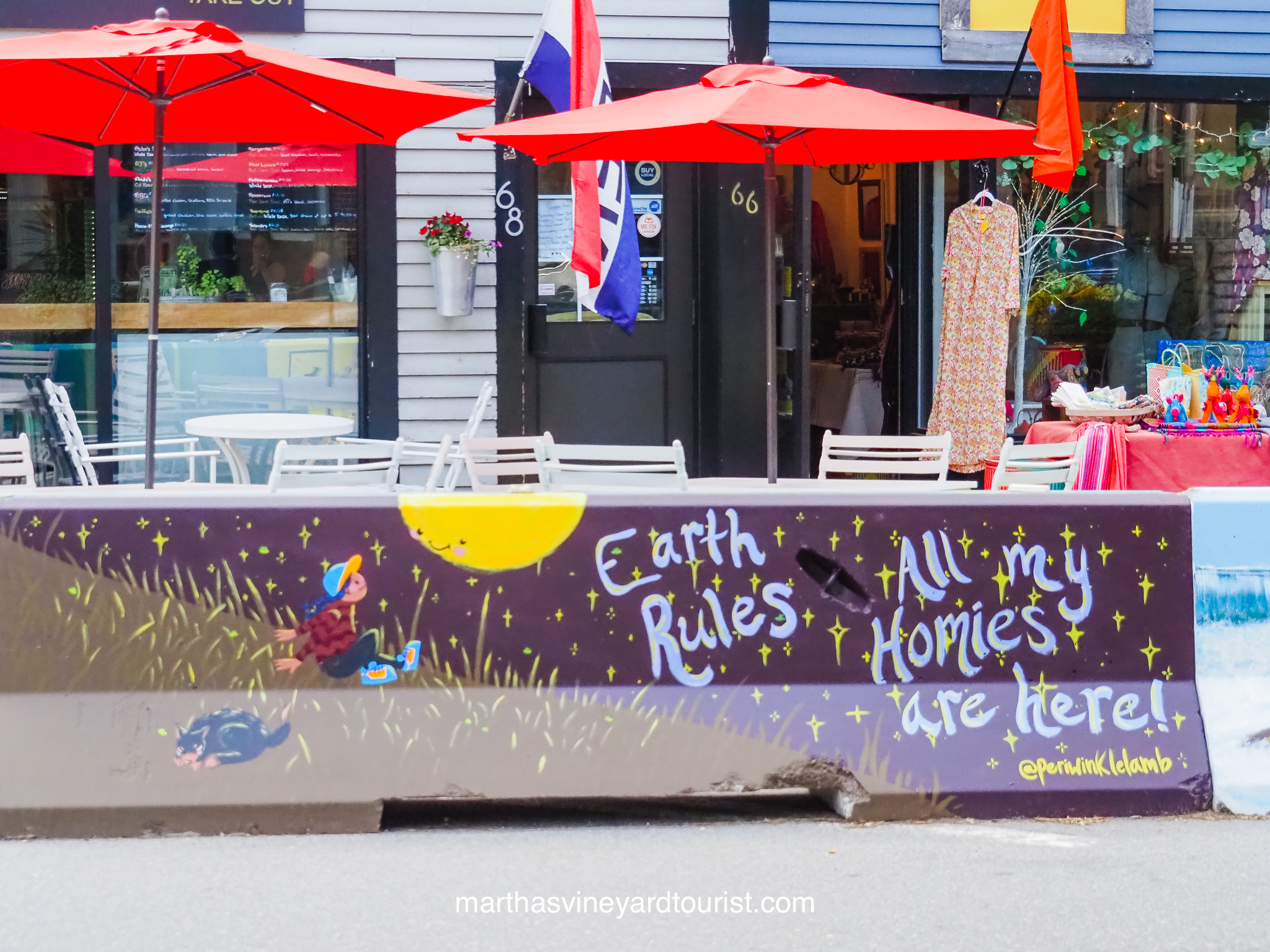 cafe and street art in Kittery Maine