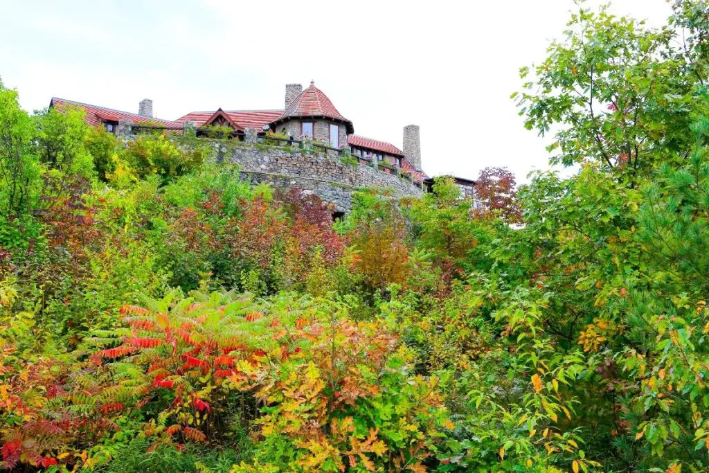 The Best 7 Castles in New Hampshire (+ 1 Ice Castle in New Hampshire)